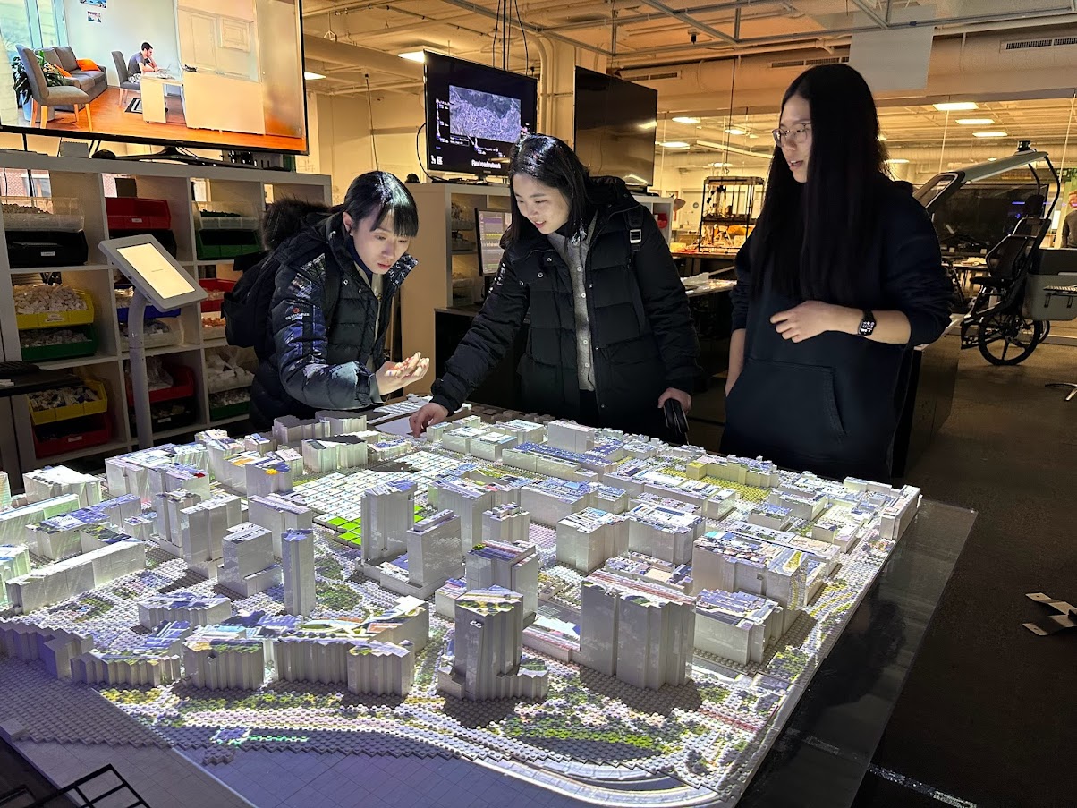 The New Taipei City Government officials paid a visit to the Massachusetts Institute of Technology's MIT Media Lab in the Boston metropolitan area to gain further insights.