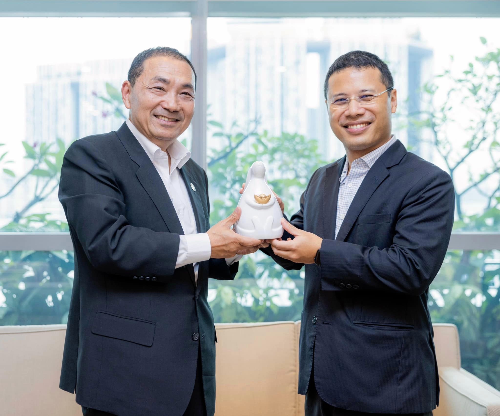 ▲新北市長侯友宜與新加坡國家發展部部長李智陞（Desmond Lee）見面。