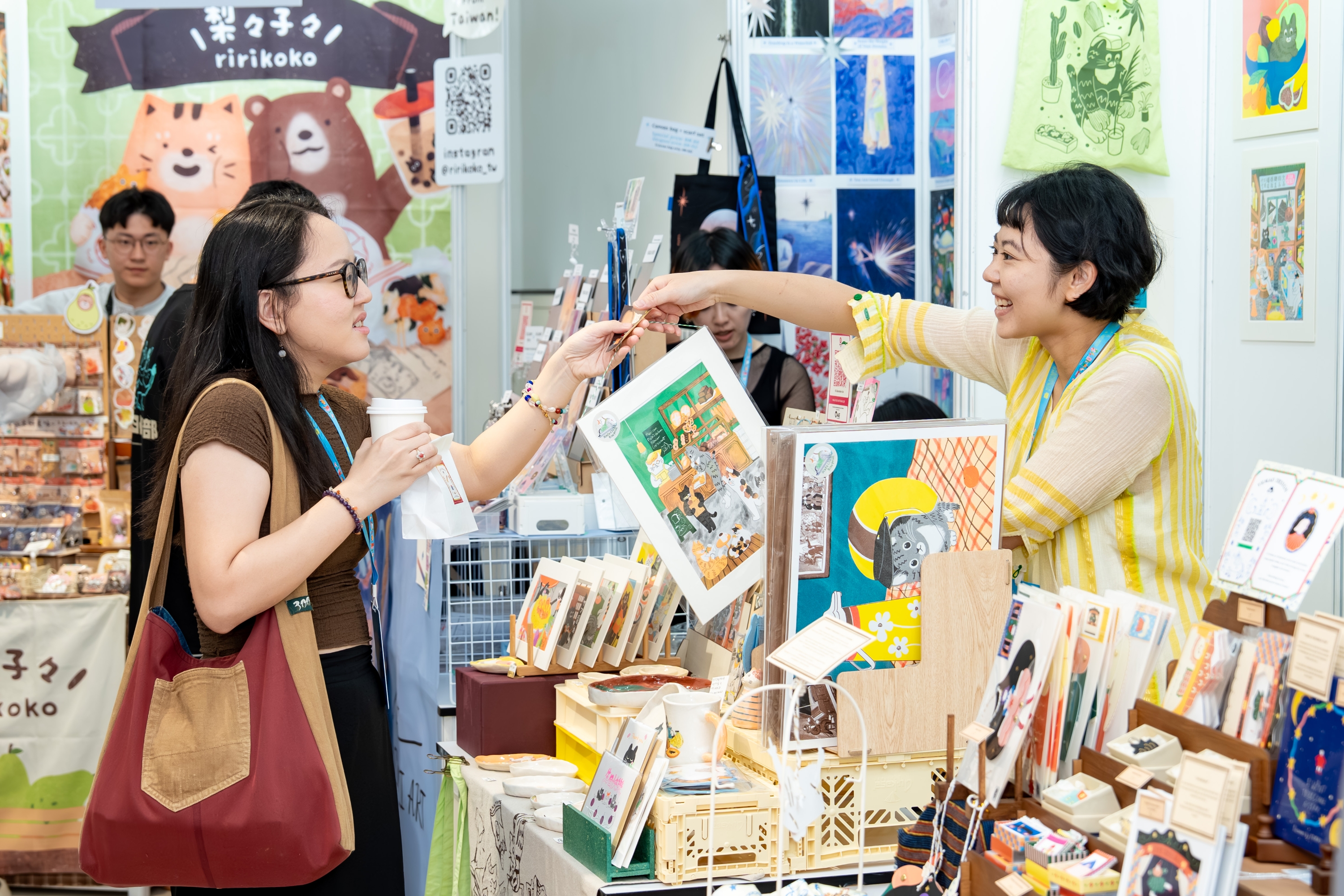 「三貓俱樂部」的作品以貓咪自傳視角傳遞幽默價值觀，深受當地喜愛創作的藏家喜愛