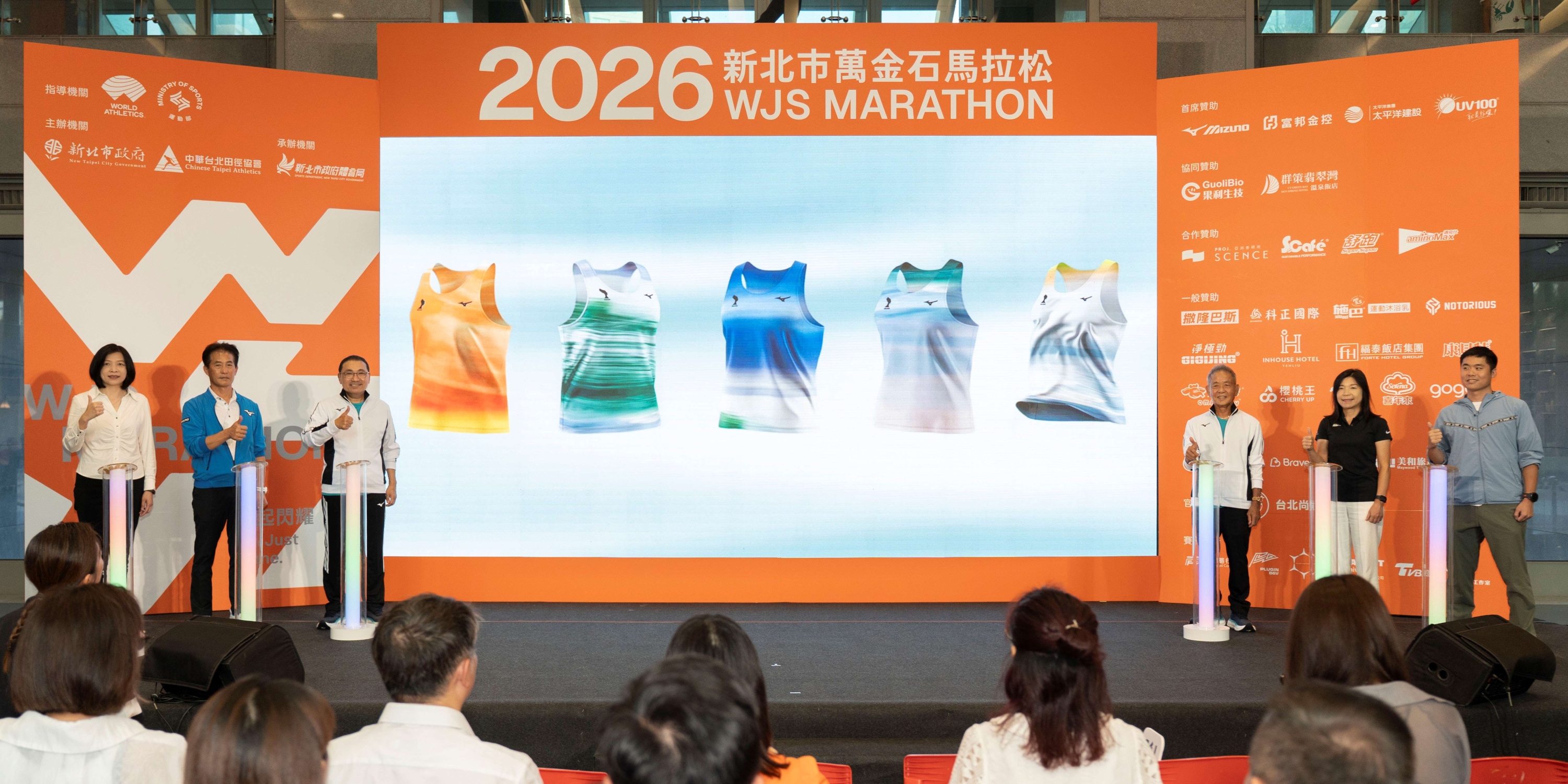 「2026新北市萬金石馬拉松」跑衣設計以北海岸自然風光為靈感，透過剪影方式，打造出全臺首創、不以組別區分的跑衣設計