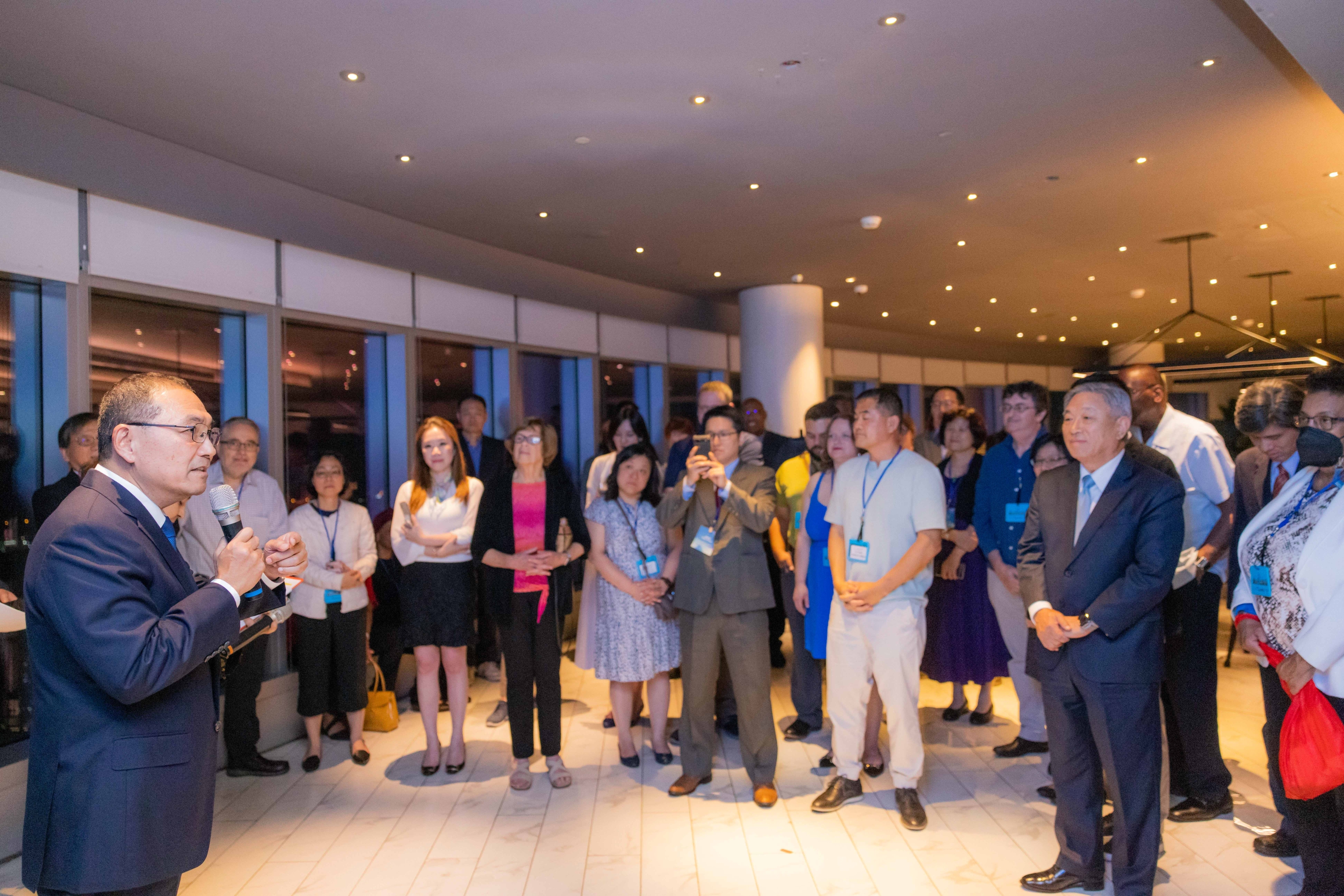 Mayor Hou Yu-ih speaks at the welcome dinner of the EAM-I Biennial Conference; Deputy Minister of Foreign Affairs Tien Chung-kwang is second from the right in the front row.
