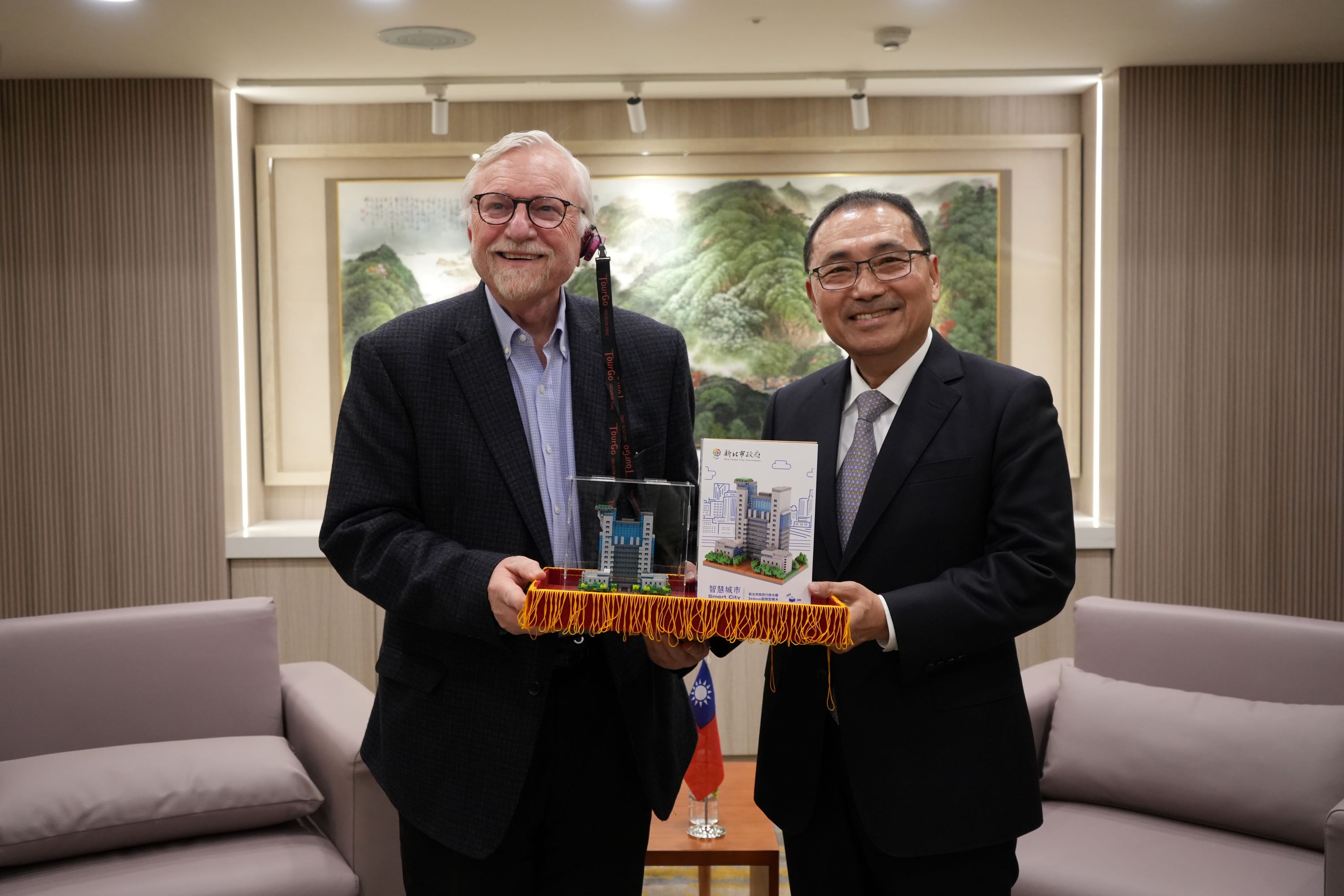 市長致贈樂高禮品