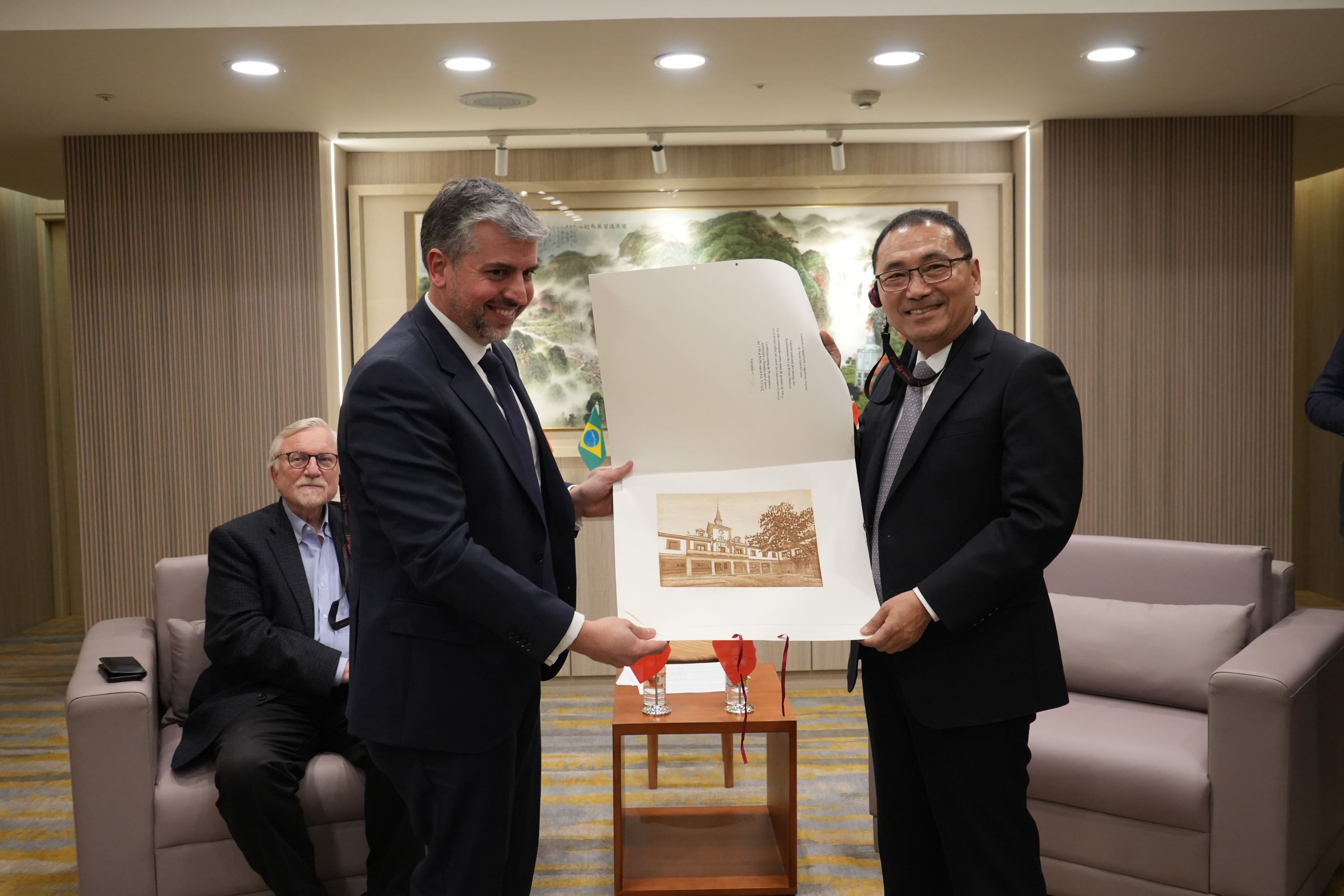 西班牙拉斯羅薩斯市副市長贈禮