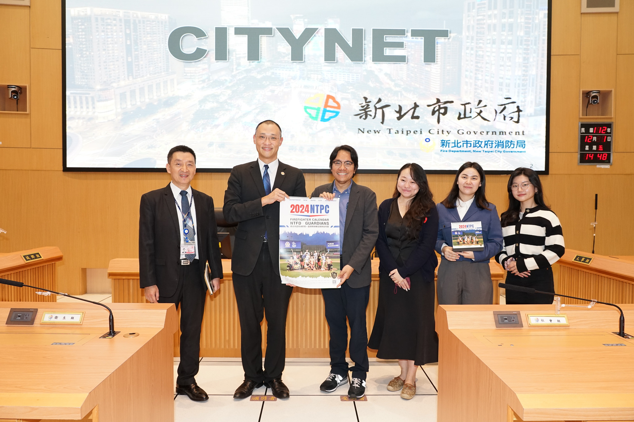 城市網（CityNet）訪團貴賓參觀本府災害應變中心，並由消防局進行介紹。.jpg