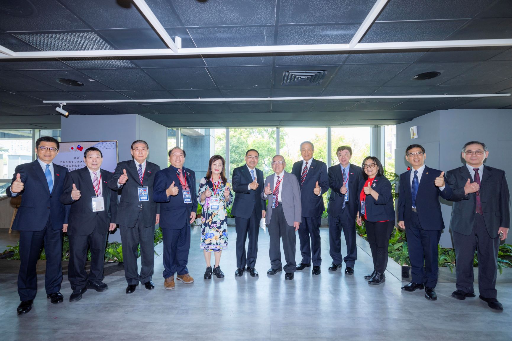 The homecoming delegation poses for a group photo