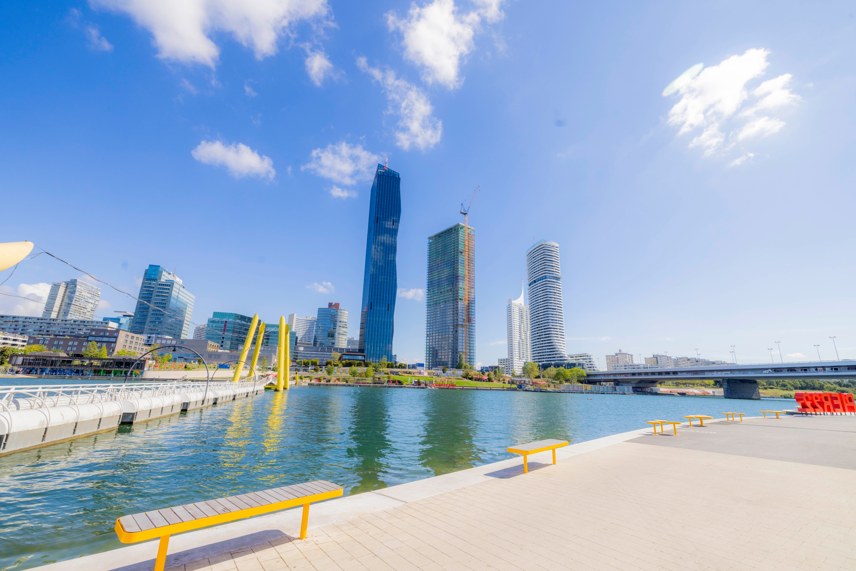 新北市長侯友宜率市府團隊參訪維也納新市鎮阿斯朋湖城及靠近舊市區的多瑙河新區