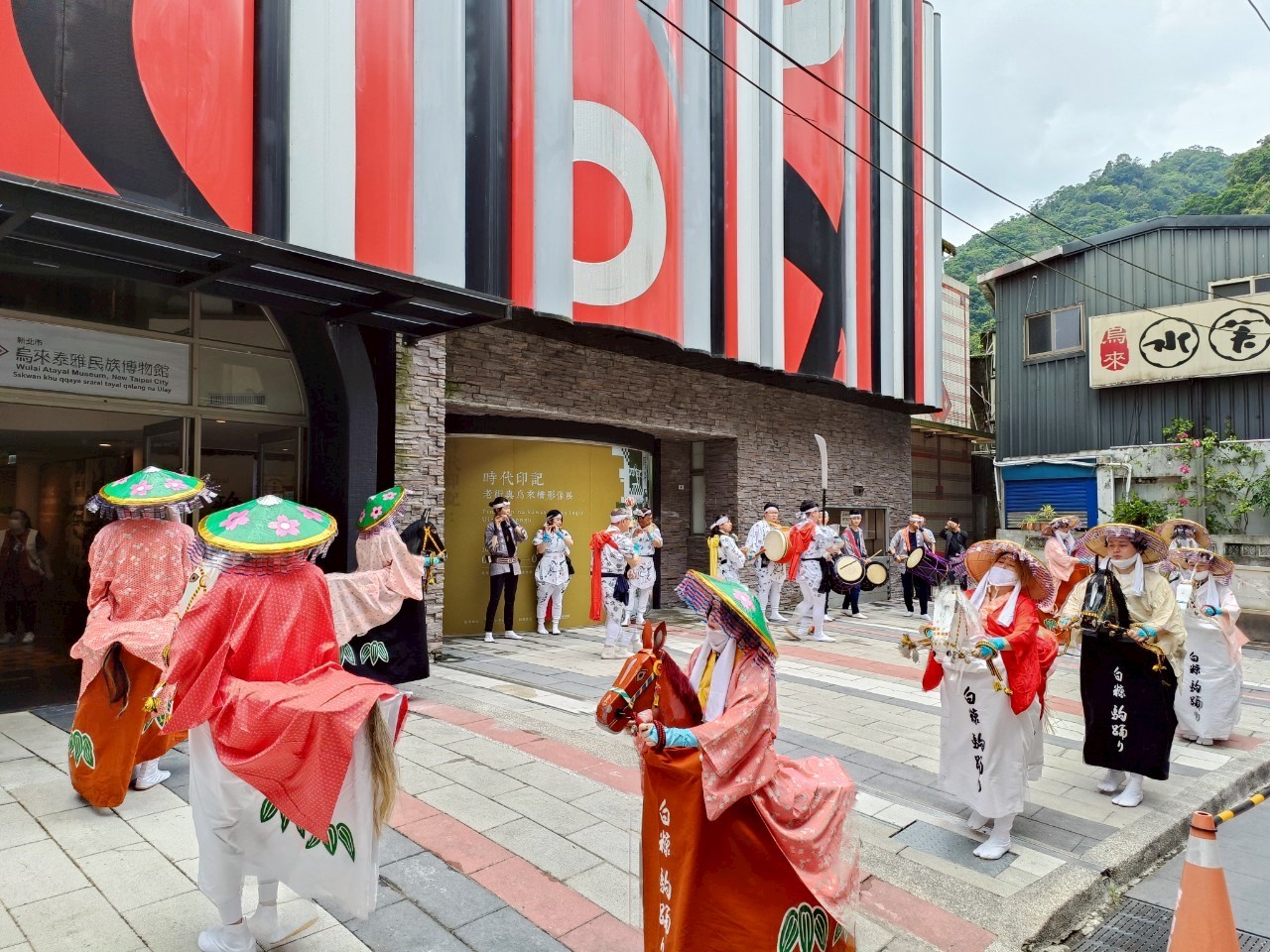 The Shiranuka delegation from Hokkaido, Japan, presents a captivating Shiranuka Horse Dance performance at the Wulai Atayal Museum.