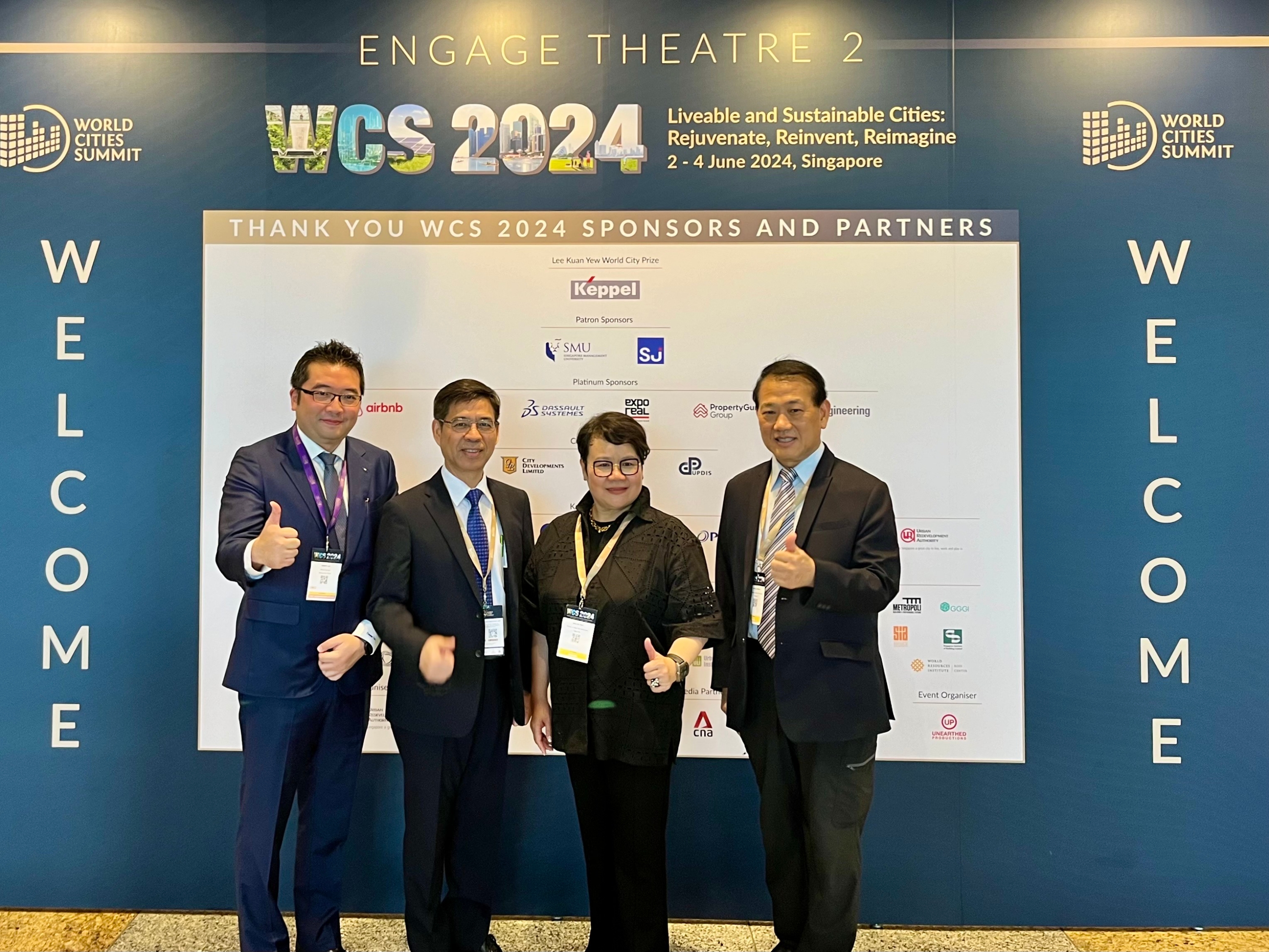 Deputy Secretary-general Ke with Taiwanese city representatives at the World Cities Summit, including Lin Ding-chao, Director of the Economic Affairs Department of Keelung City (first from left), Chang Da-chun, Deputy Secretary-general of Taichung City Government (first from right), and Tsai Yu-ling, Advisor on Municipal Administration of Taipei City Government (second from right)