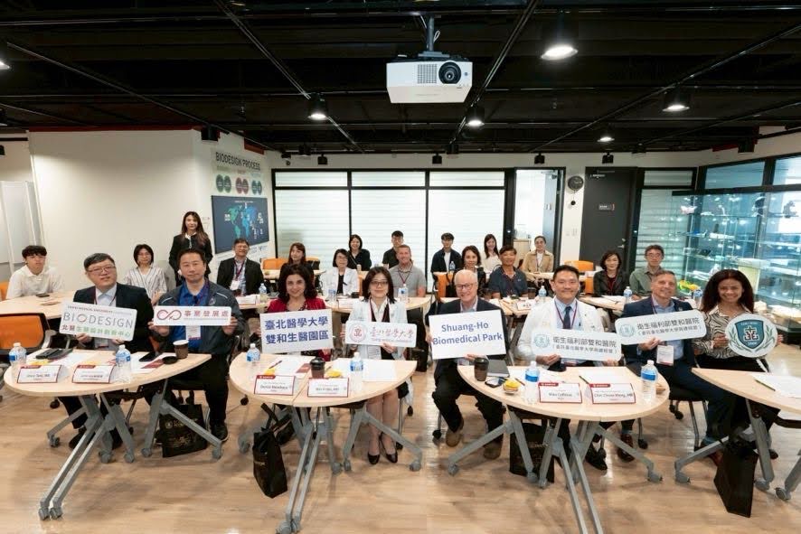 Mayor Coffman and other distinguished guests from the delegation visiting the Shuangho Biomedical Park.