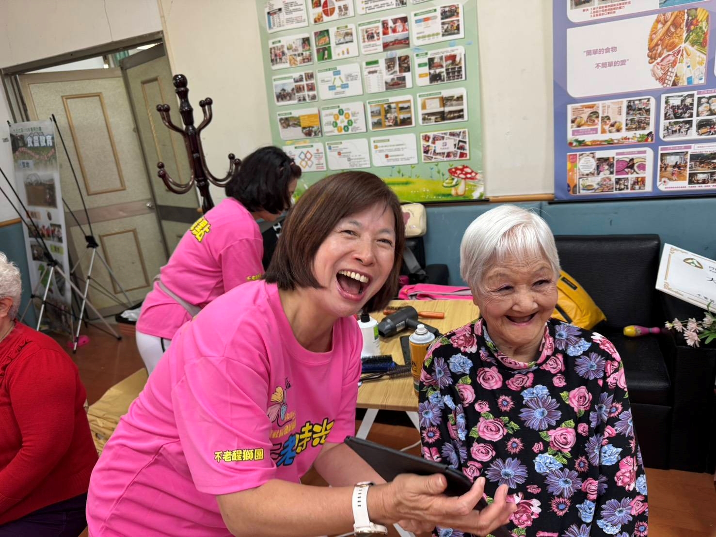 新北市永和民權社區推出「孤獨處方箋」,鼓勵長者到社區據點學習新知