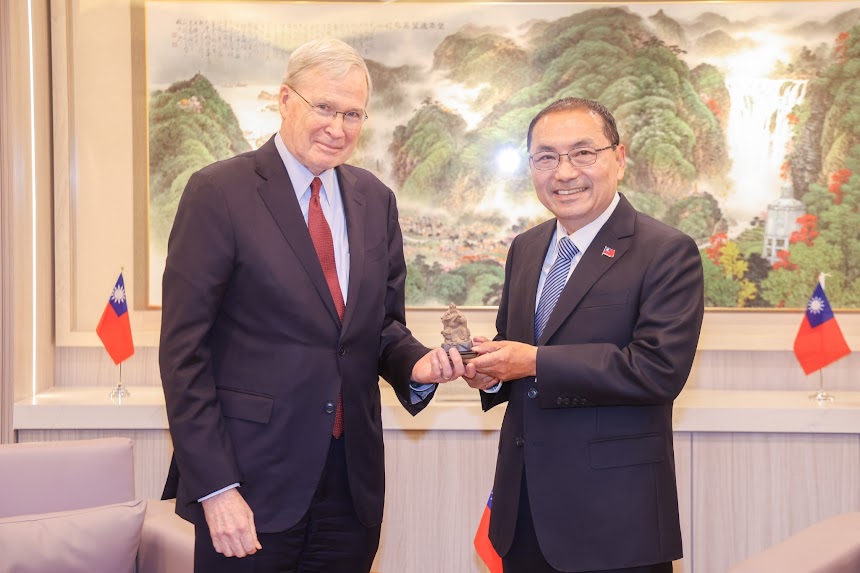 (左)美國前國家安全顧問哈德利(Stephen J. Hadley),(右)新北市長侯友宜