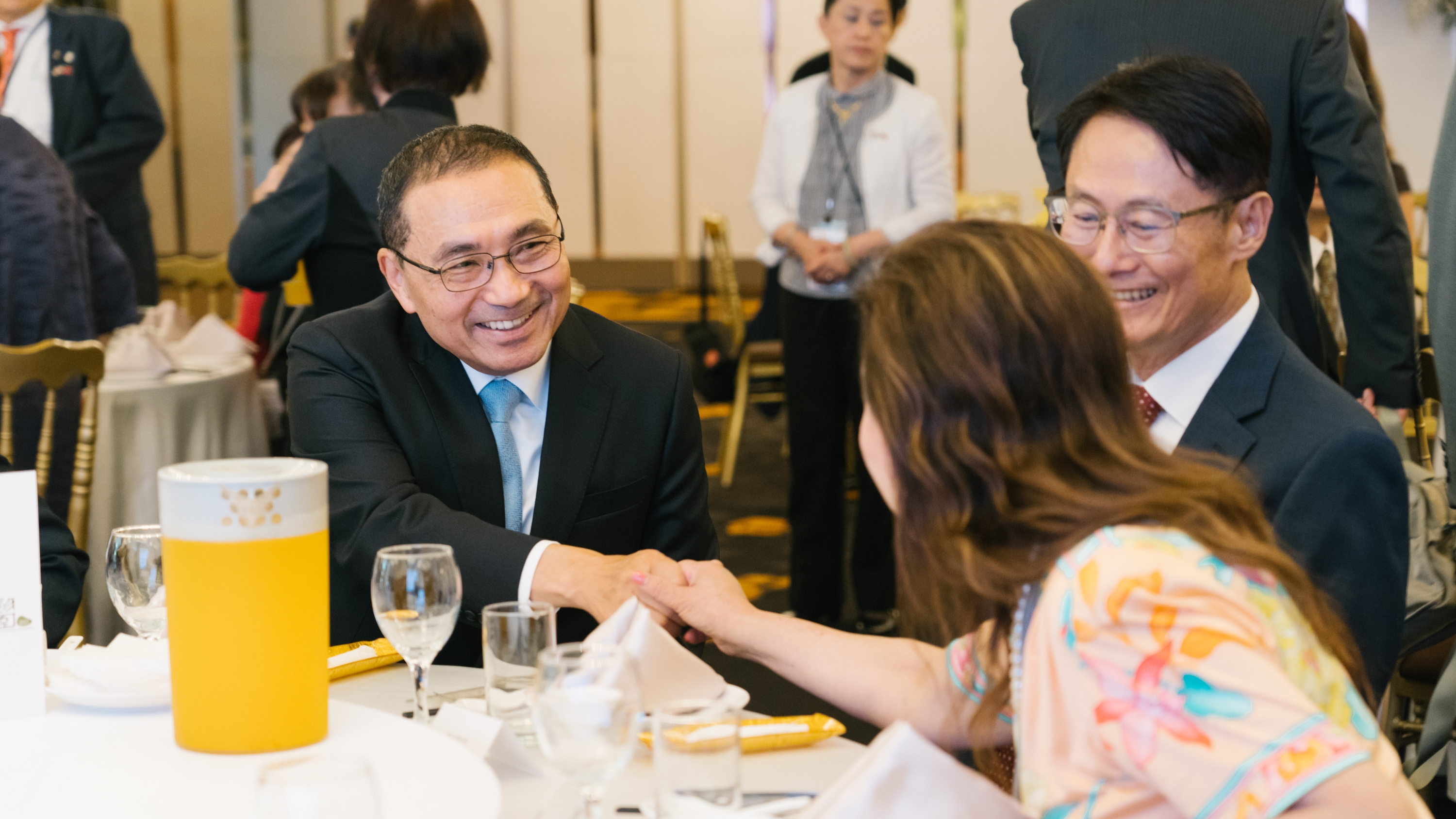 Mayor Hou Yu-ih discusses the upcoming visit of Deputy Mayor Chen Chwen-jing to Oi Town in Fukui Prefecture in mid-September.