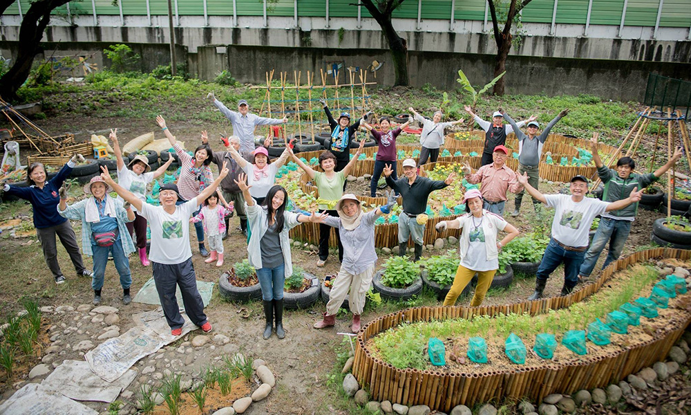 Edible Landscape - Happy Vegetable Farming in the City
